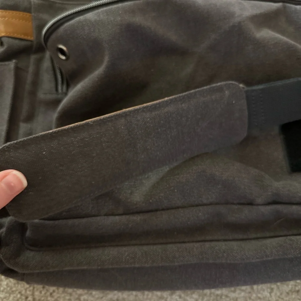 Esta Rer Laptop Satchel